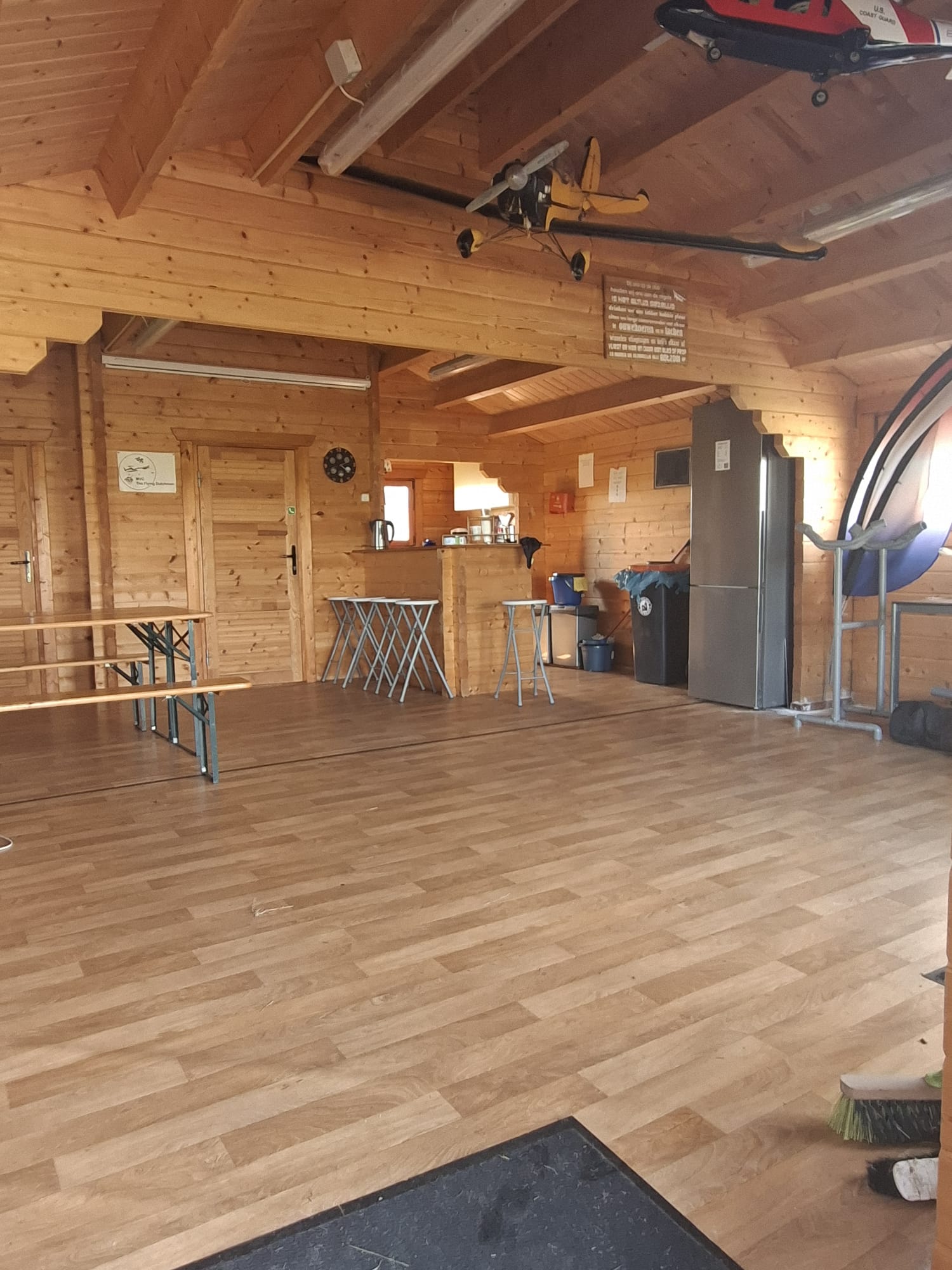 Bar in het houten clubhuis